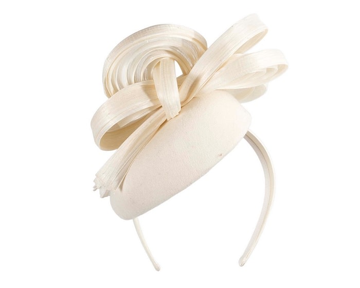 Exquisite cream winter racing fascinator by Fillies Collection - Image 6