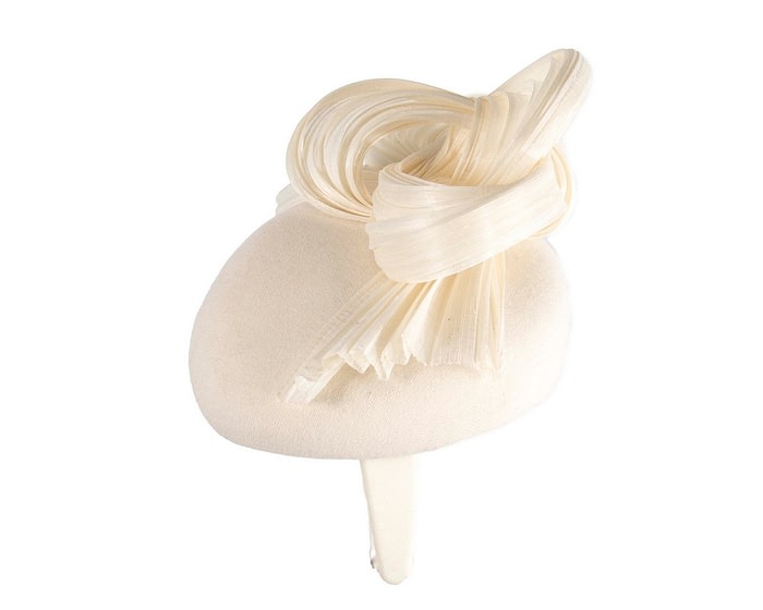Exquisite cream winter racing fascinator by Fillies Collection - Image 3