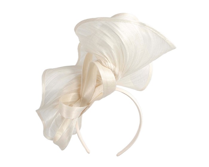 Cream sculptured silk abaca fascinator by Fillies Collection - Image 5