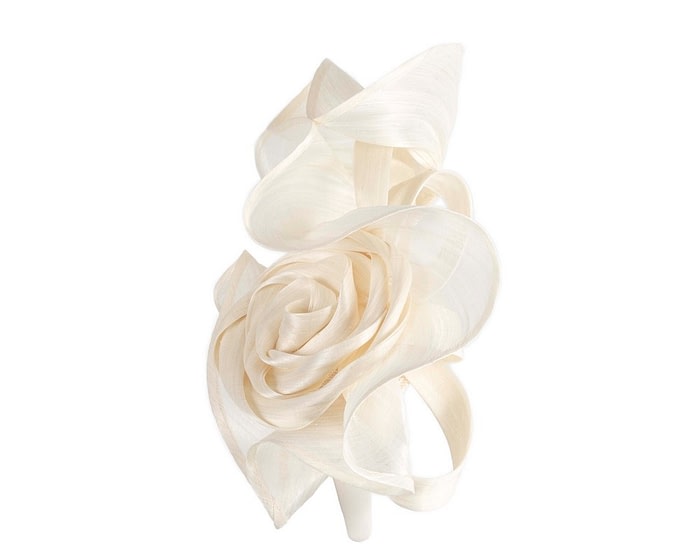 Cream sculptured silk abaca fascinator by Fillies Collection - Image 3