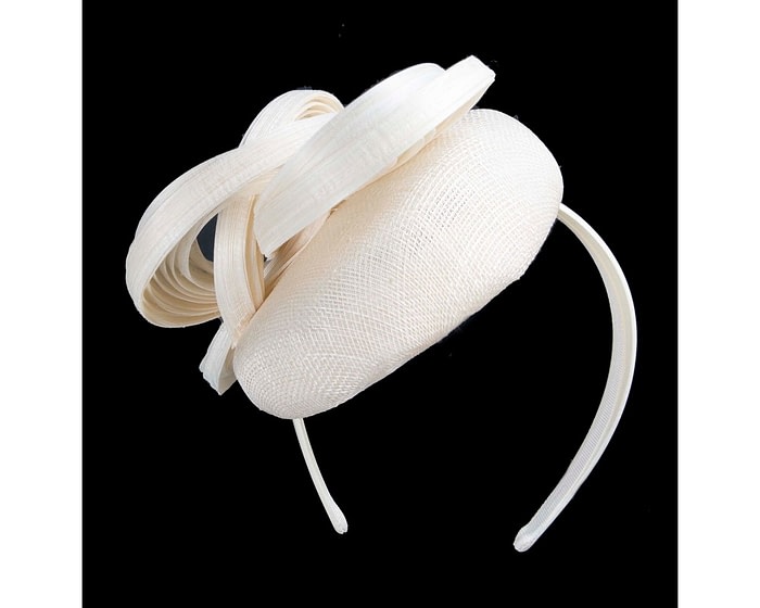 Exquisite cream spring racing fascinator by Fillies Collection - Image 6