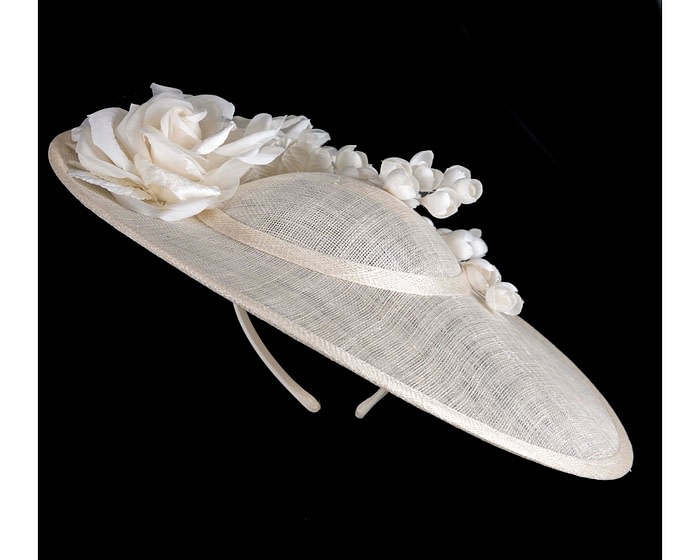 Cream wide brim sinamay fascinator hat with flowers - Image 2