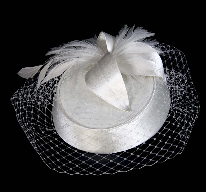 Custom made cream pillbox hat by Cupids Millinery - Image 2