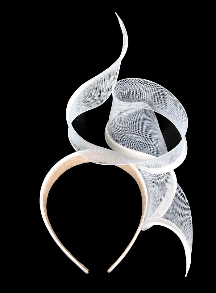 Twisted white racing fascinator by Fillies Collection - Image 4