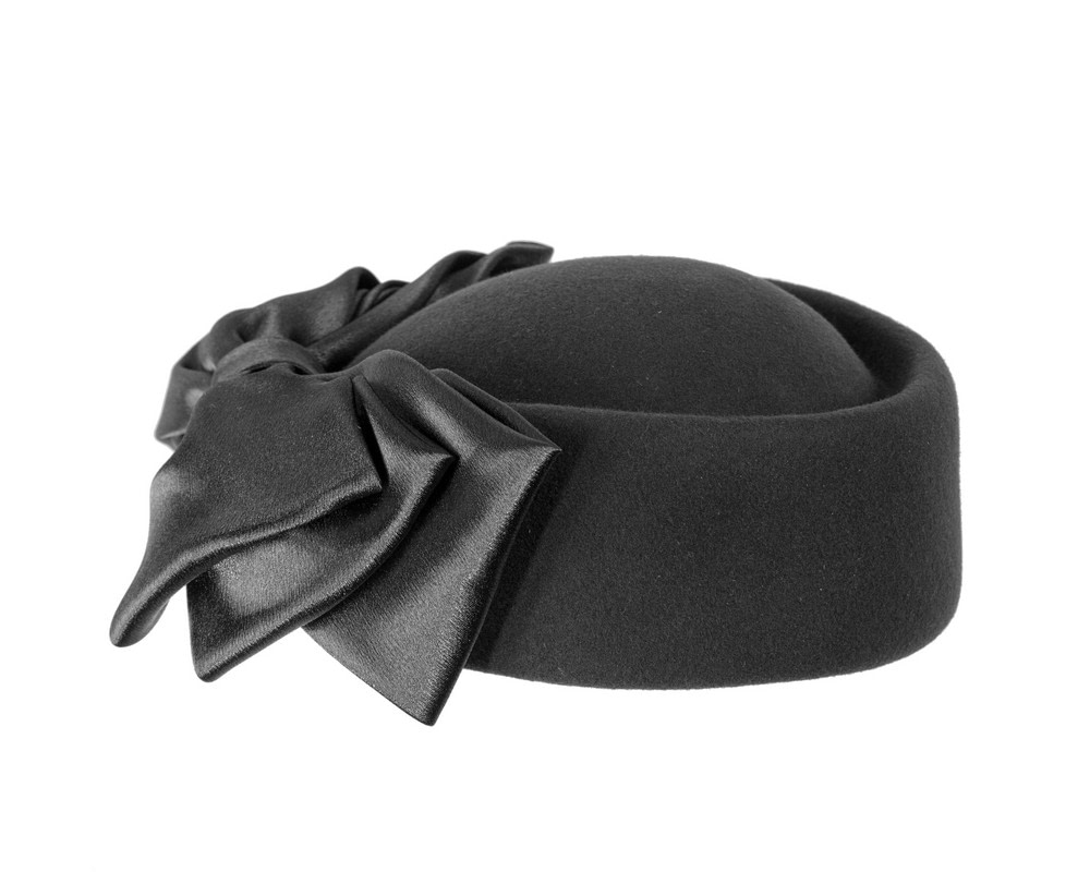 Black felt beret with bow by Fillies Collection - Hats From OZ Black felt beret with bow by Fillies Collection - Image 3
