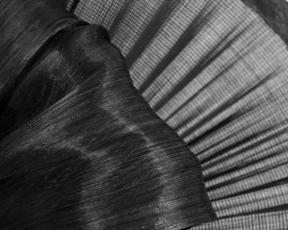 Large black jinsin racing fascinator by Fillies Collection - Hats From OZ UK Large black jinsin racing fascinator by Fillies Collection - Image 3