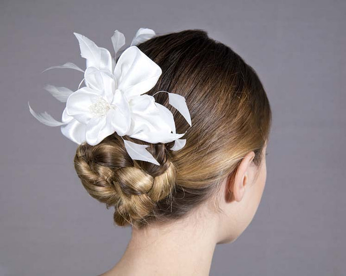 White flower wedding comb fascinator - Hats From OZ