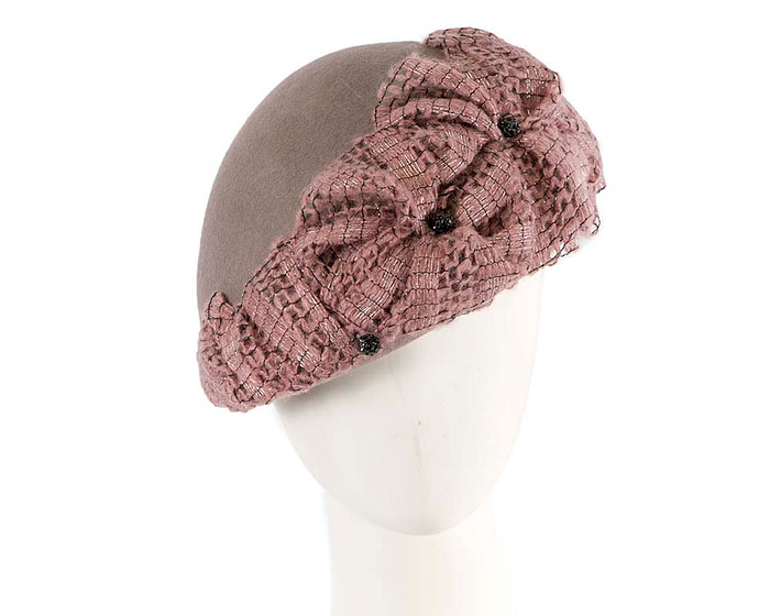 Grey felt beret with crocheted trim CU440