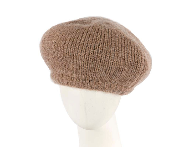 Warm beigewinter beret