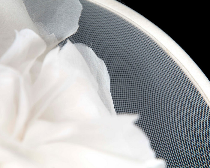 White custom made fascinator hat - Image 5