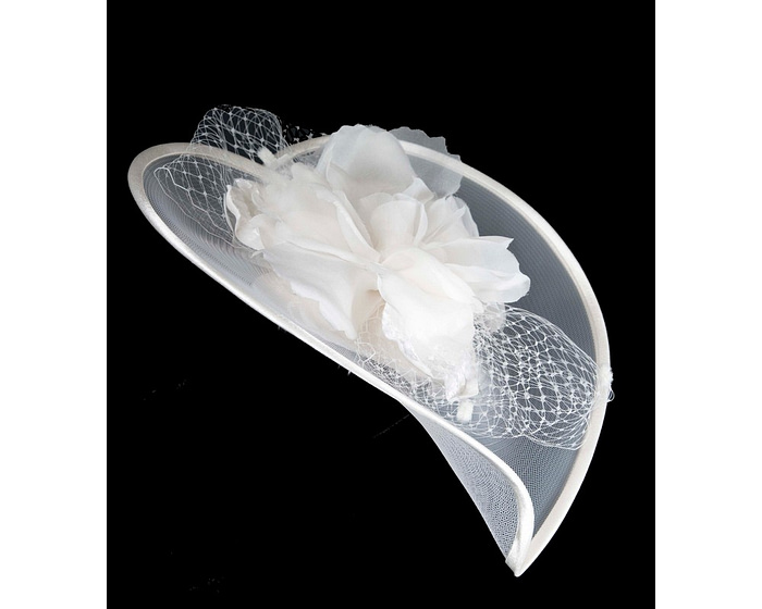 White custom made fascinator hat - Image 3