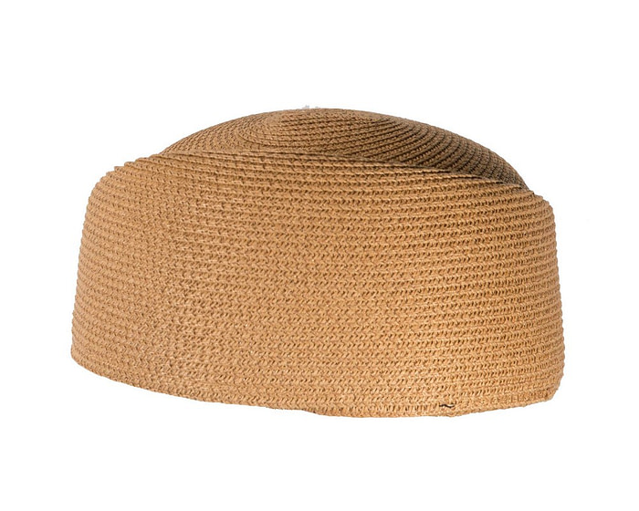 Designers beige braided ladies winter hat - Image 3
