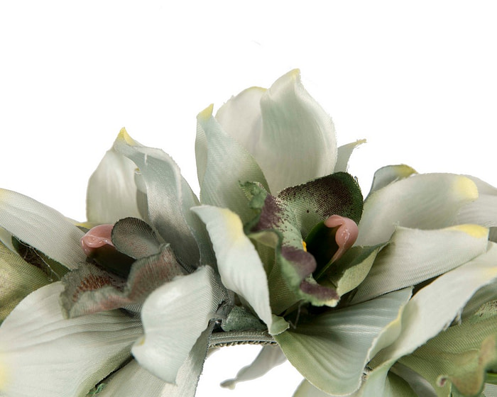 Hand made exclusive green fascinator headband - Image 3