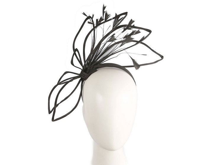 Thin outline black fascinator with feathers