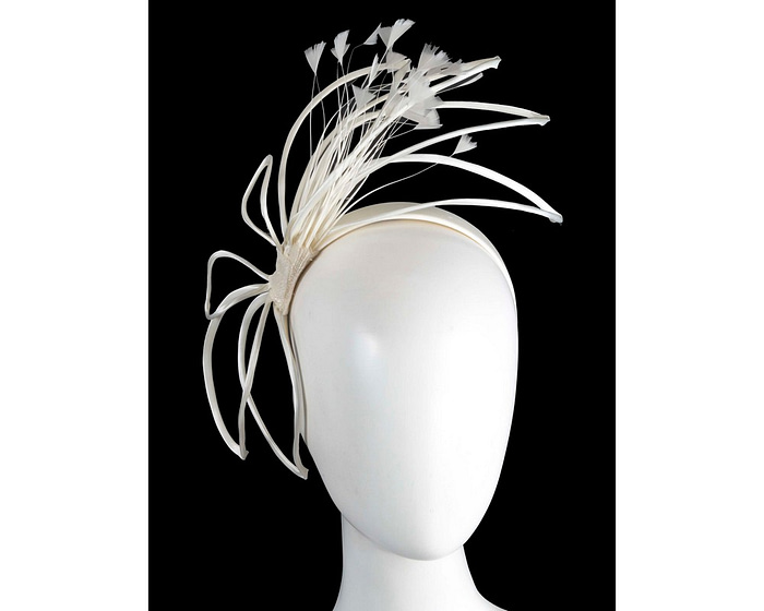 Thin outline cream fascinator with feathers