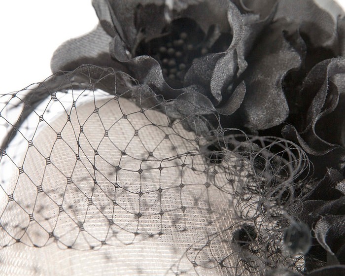 White & Black flower pillbox with face veil by Fillies Collection - Image 5