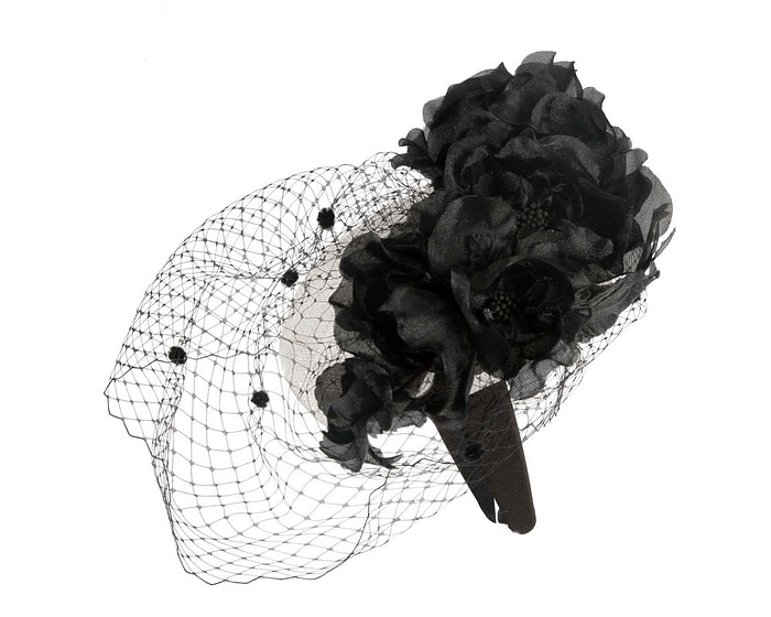 White & Black flower pillbox with face veil by Fillies Collection - Image 4