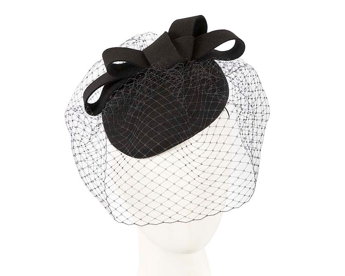 Black pillbox hat with face veil J408