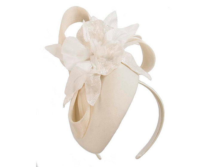 Tall cream winter racing pillbox fascinator by Fillies Collection - Image 3