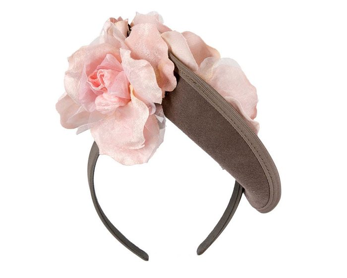 Grey and pink flower fascinator by Fillies Collection - Image 6