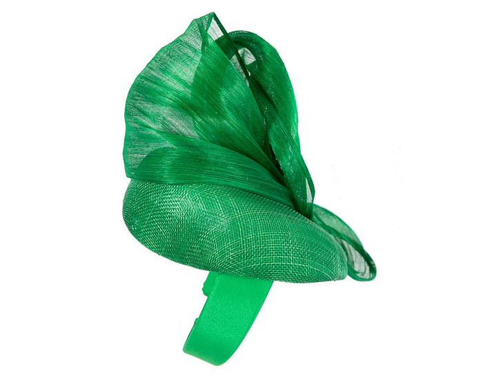 Green pillbox fascinator with silk abaca bow by Fillies Collection - Image 4