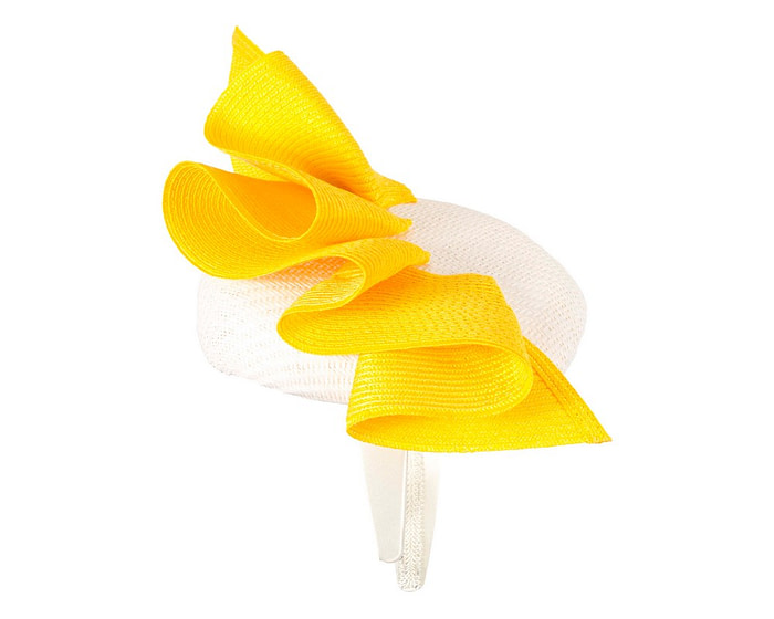 White & yellow pillbox fascinator by Fillies Collection - Image 4