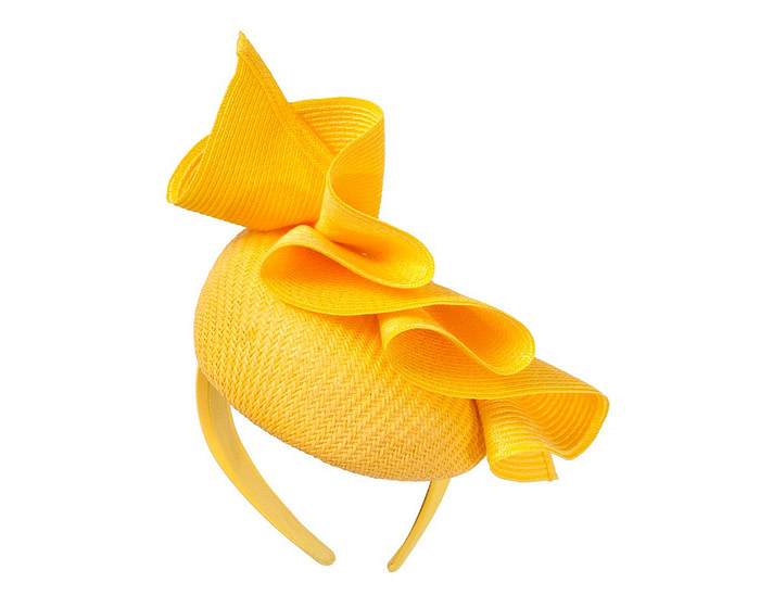 Yellow pillbox fascinator by Fillies Collection S259 - Image 5