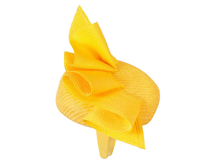 Yellow pillbox fascinator by Fillies Collection S259 - Image 3