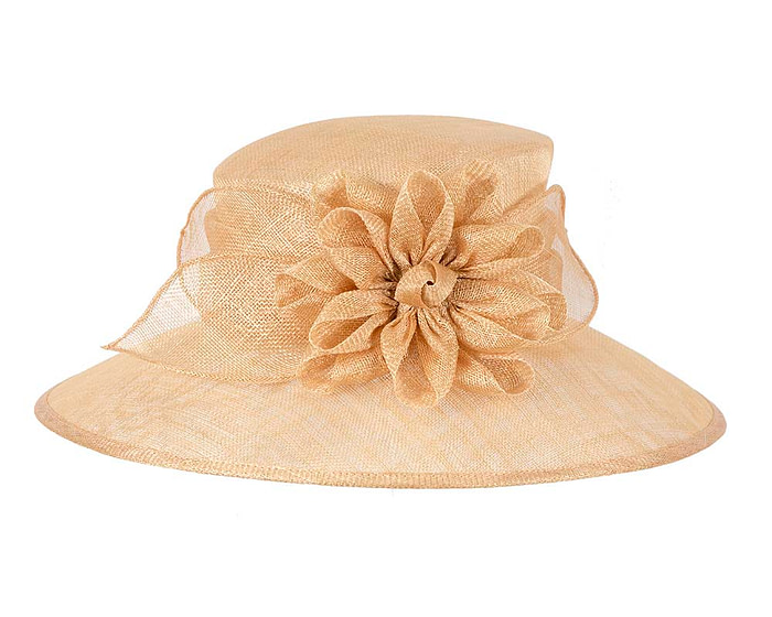 Large gold sinamay racing hat - Image 4