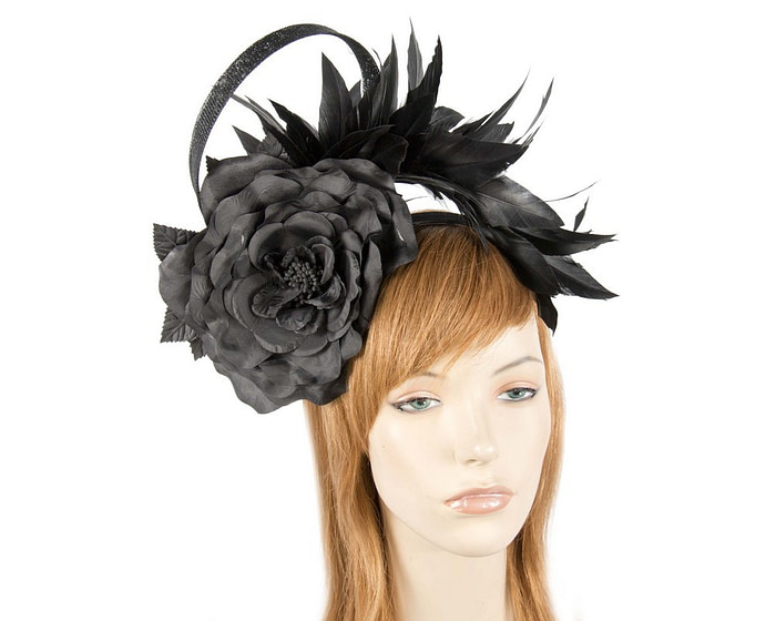 Black flower & feathers fascinator