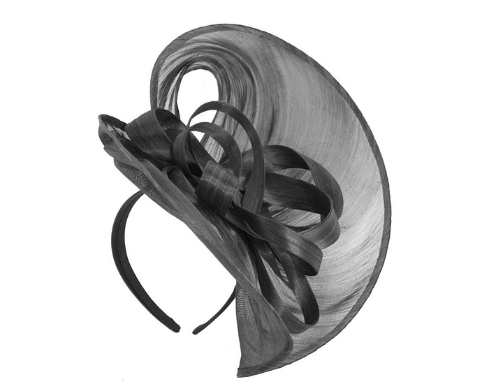 Large black silk abaca heart fascinator - Image 2