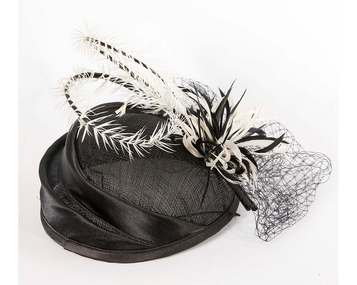 Black and Cream pillbox fascinator with face veil - Image 5