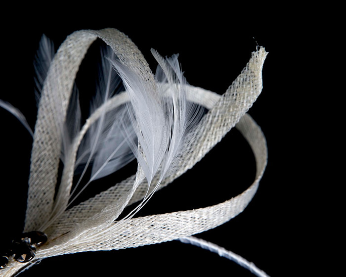 Cream sinamay loops and feathers fascinator - Image 3