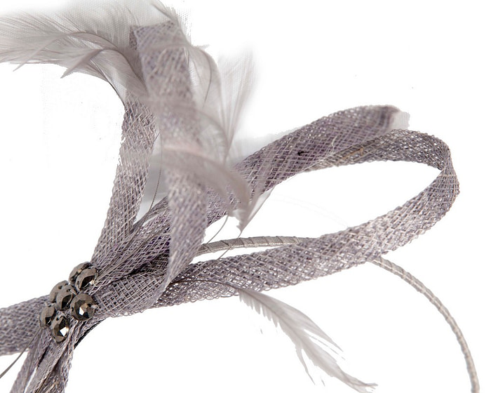 Grey sinamay loops and feathers fascinator - Image 3