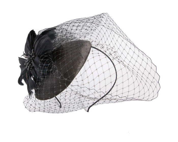 Black fascinator with feather and veil - Image 2