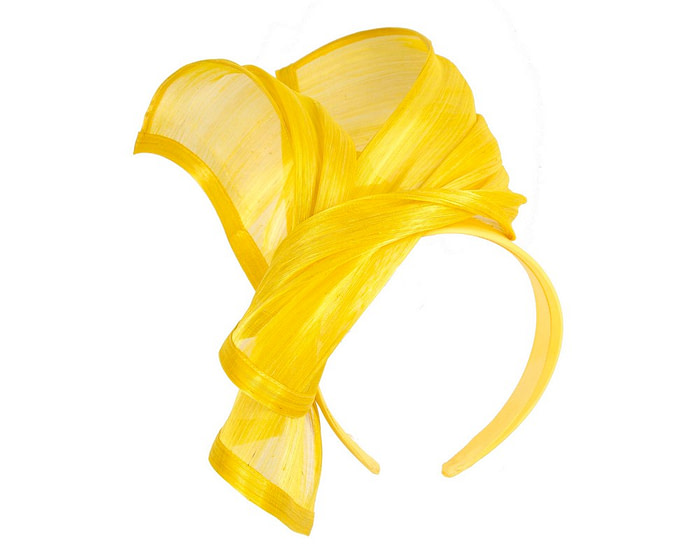 Bespoke yellow silk abaca racing fascinator by Fillies Collection - Image 2