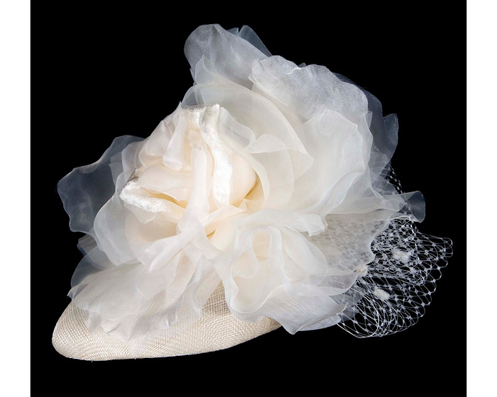 Cream flower pillbox fascinator by Fillies Collection - Image 3