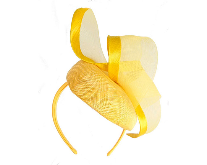 Yellow pillbox fascinator by Fillies Collection - Image 6