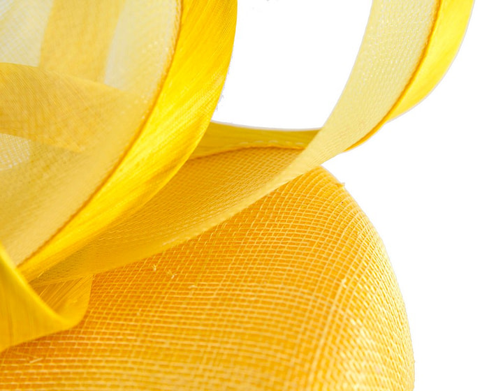 Yellow pillbox fascinator by Fillies Collection - Image 5