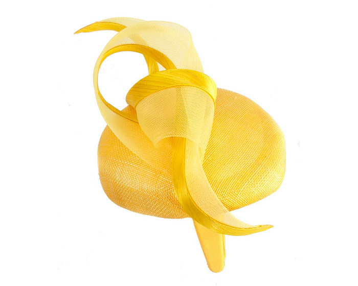 Yellow pillbox fascinator by Fillies Collection - Image 3