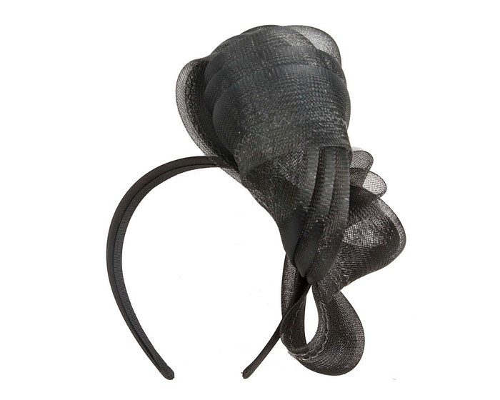 Black crinoline bow fascinator by Fillies Collection - Image 4
