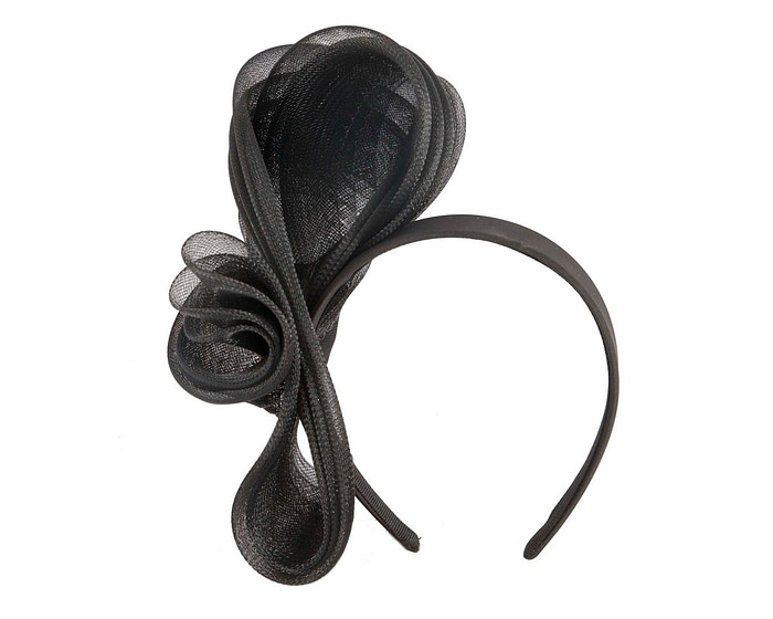 Black crinoline bow fascinator by Fillies Collection - Image 2