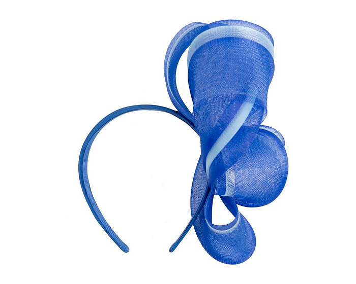 Blue crinoline bow fascinator by Fillies Collection - Image 4