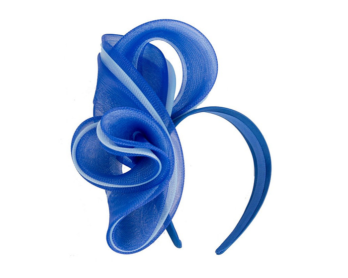 Blue crinoline bow fascinator by Fillies Collection - Image 2
