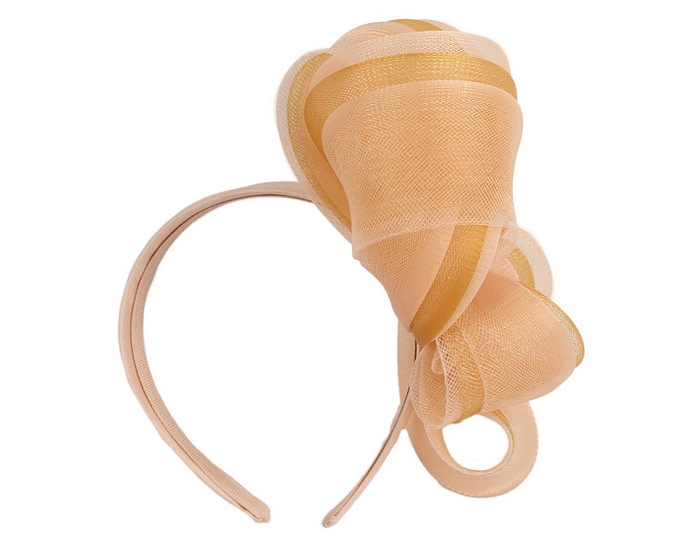Nude crinoline bow fascinator by Fillies Collection - Image 4