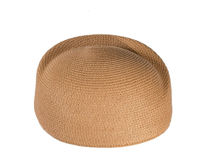Designers beige braided ladies winter hat - Image 4