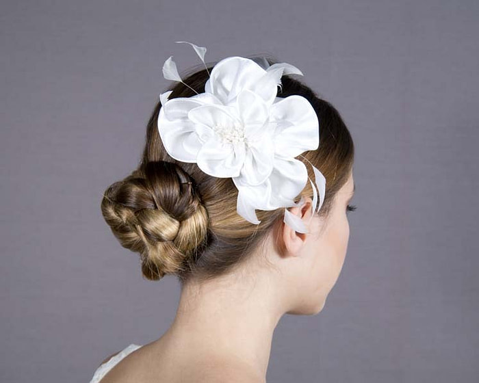 White flower wedding comb fascinator - Hats From OZ