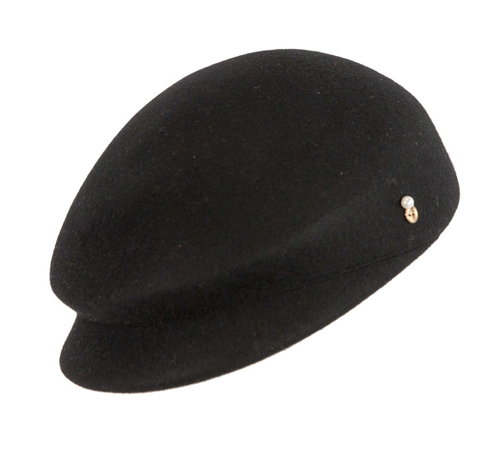 Black felt short beak beret - Image 2