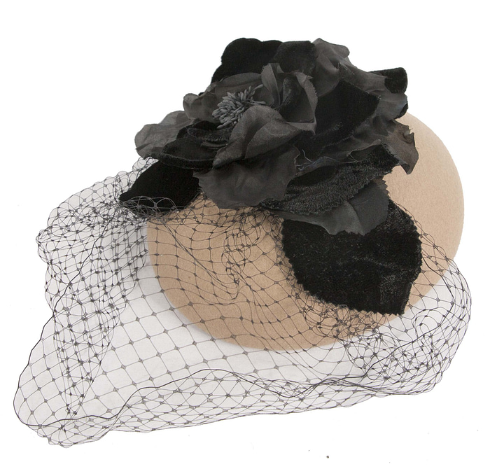 Winter felt beret with face veil CU613 - Image 2