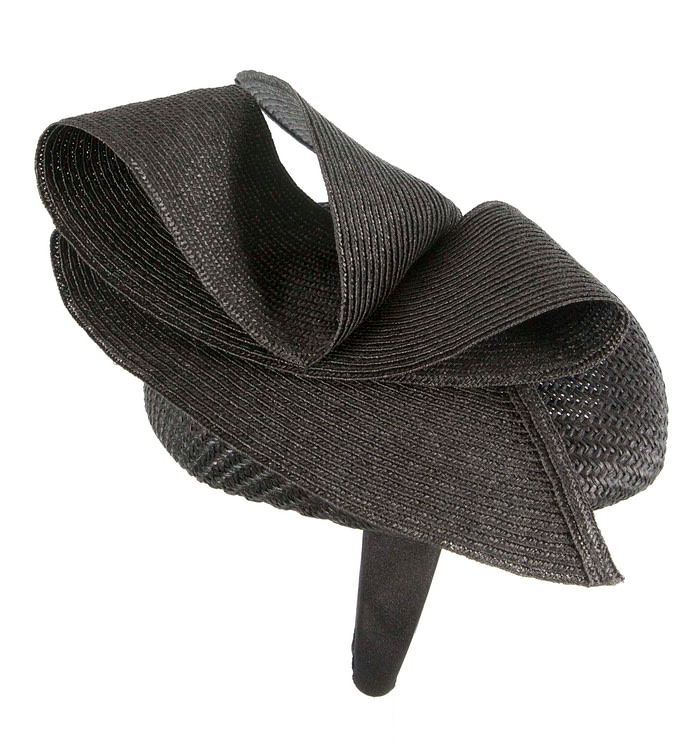 Black pillbox fascinator by Fillies Collection - Image 4